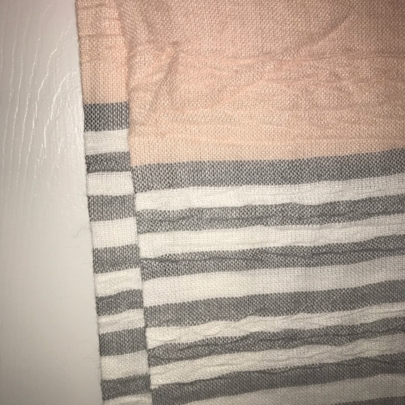 Pink, Gray, & White Blanket Scarf w/ Fringe BNWT - Picture 4 of 7